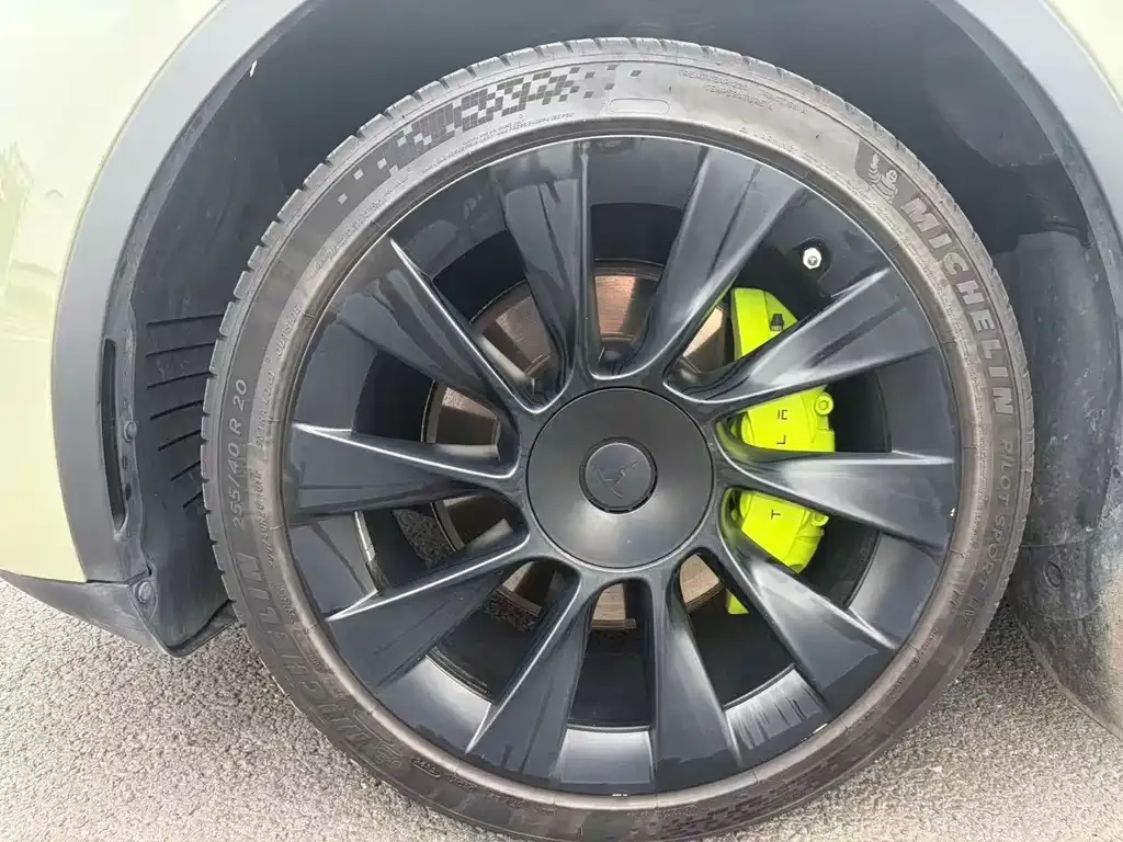 Tesla Model Y — фото 8