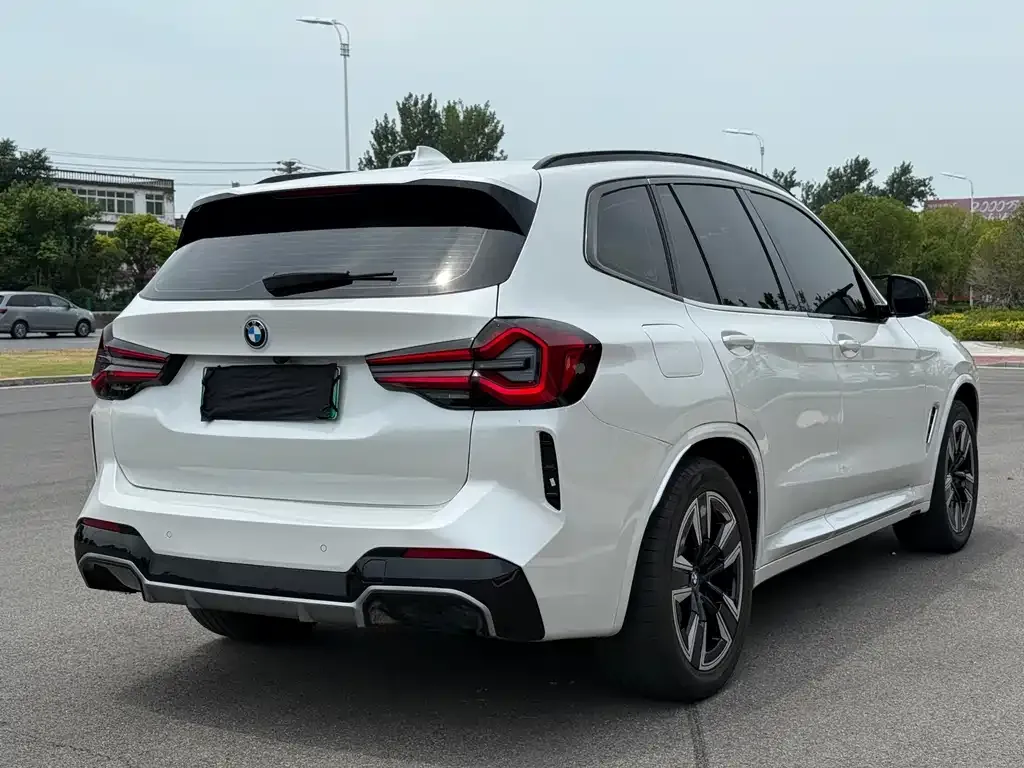BMW iX3 — фото 2