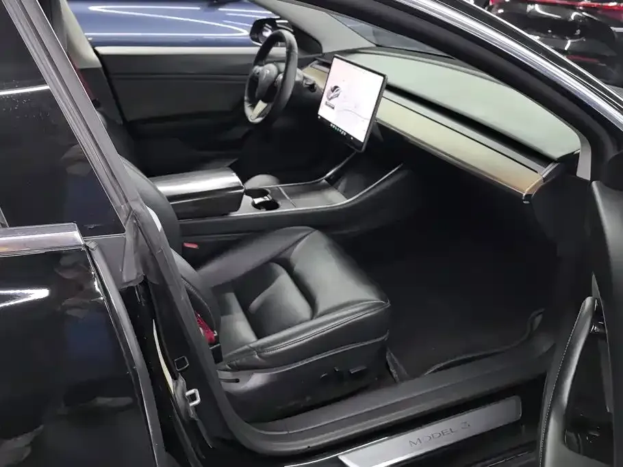Tesla Model 3 — фото 3