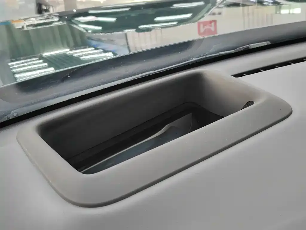 Li Auto L9 — фото 8