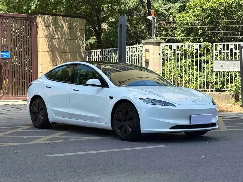 Tesla Model 3 — фото 7