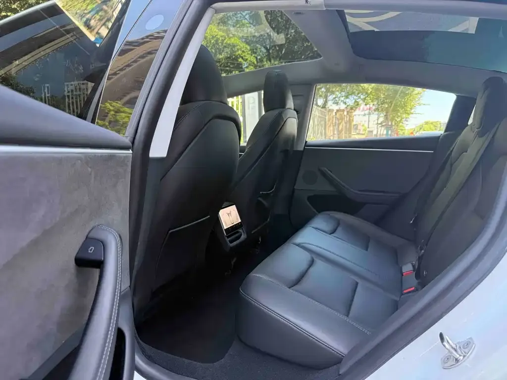Tesla Model 3 — фото 4