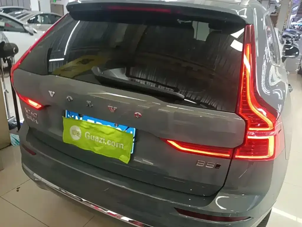 Volvo XC60 — фото 10