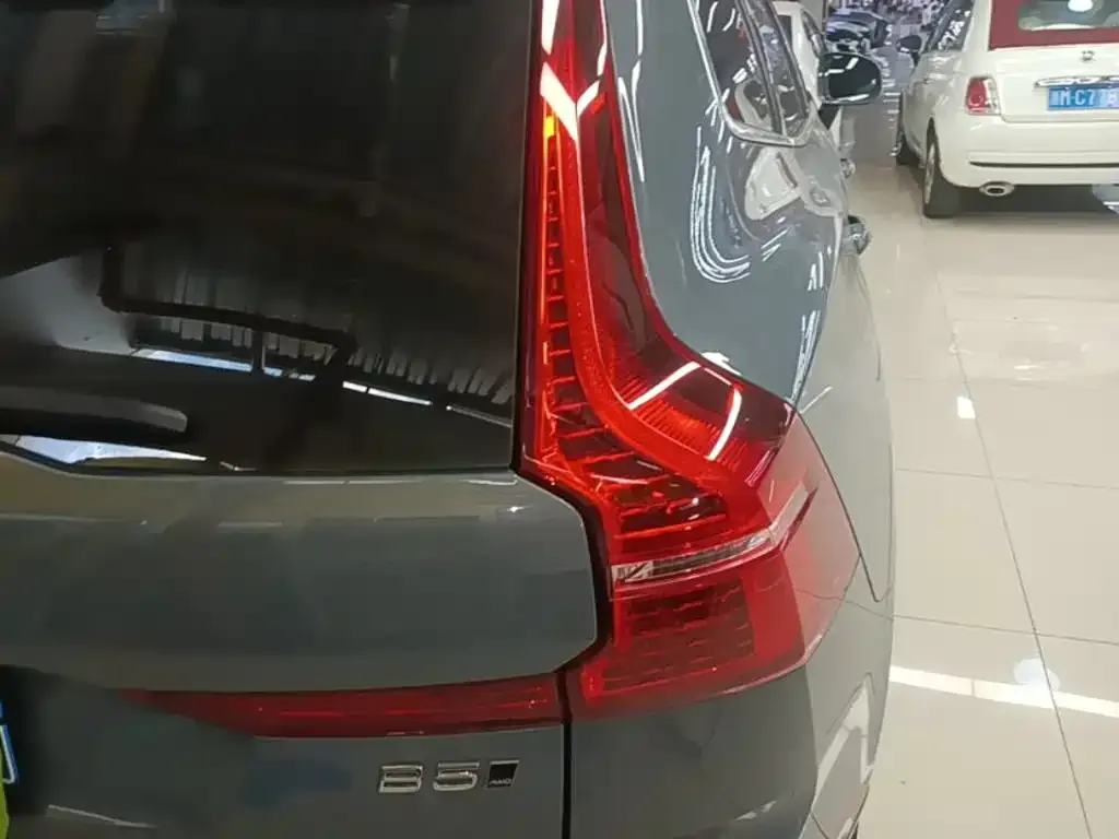 Volvo XC60 — фото 4