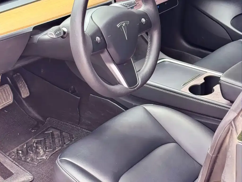 Tesla Model 3 — фото 2