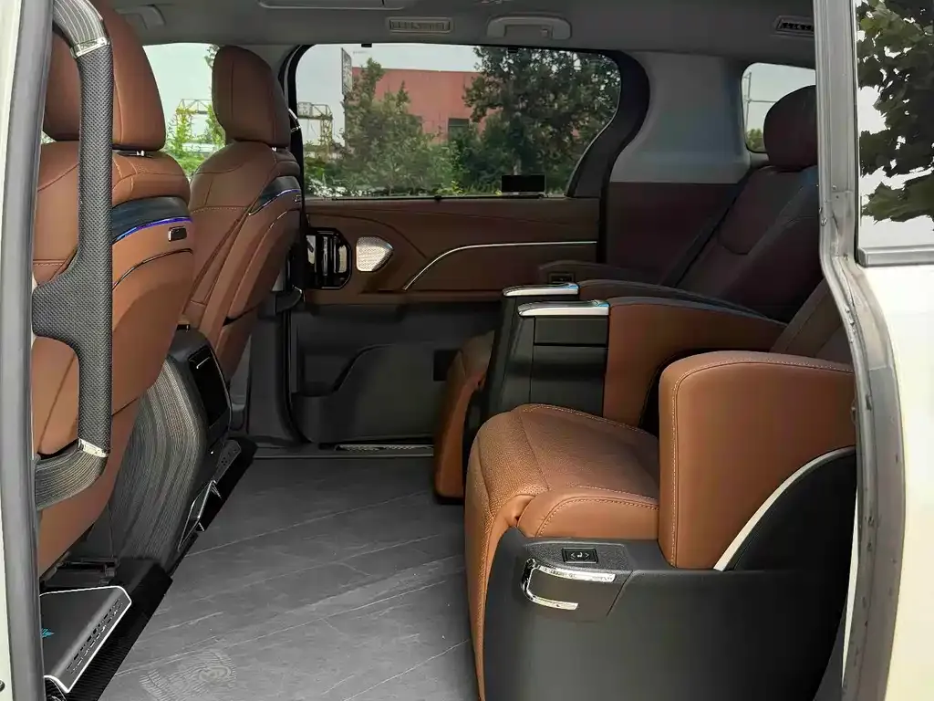 Toyota Sienna — фото 2