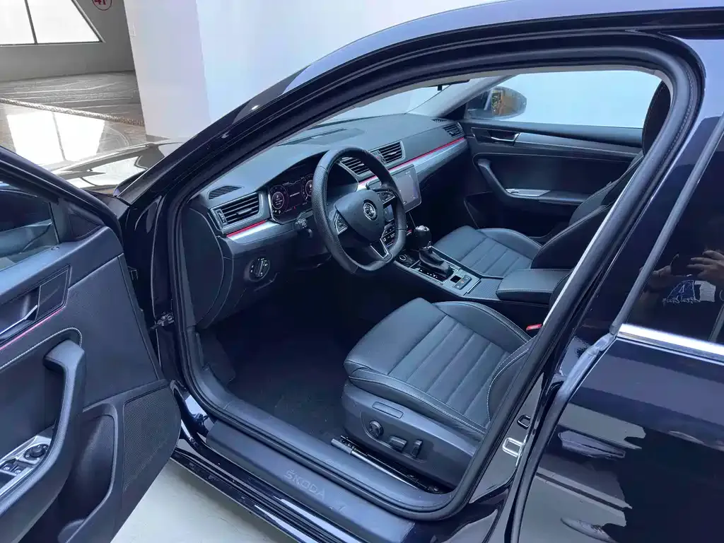 Skoda Superb — фото 9