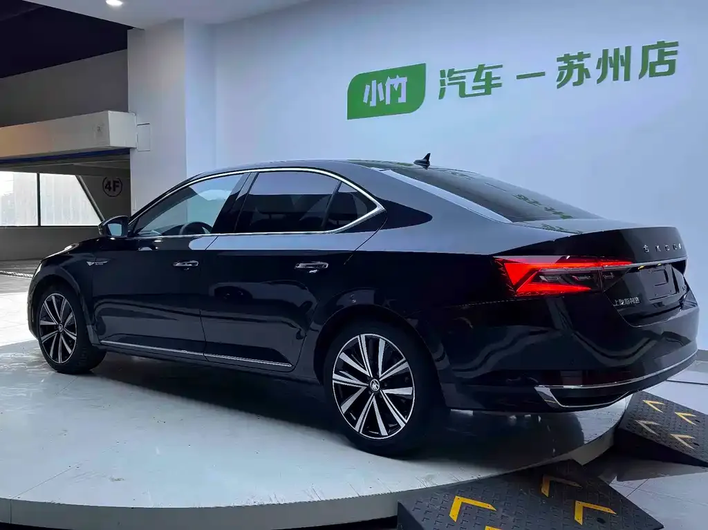 Skoda Superb — фото 8