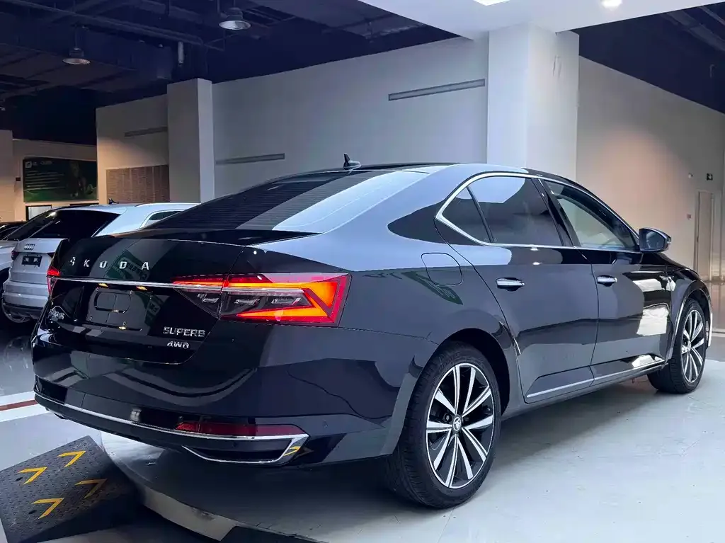 Skoda Superb — фото 3