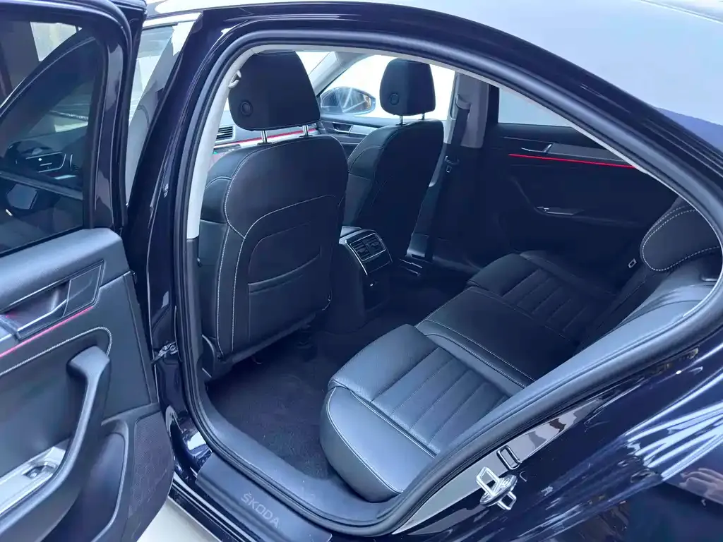 Skoda Superb — фото 10