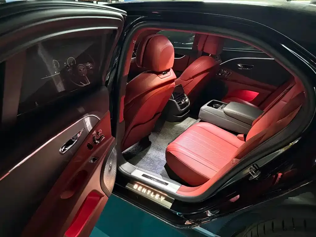 Bentley Flying Spur — фото 3