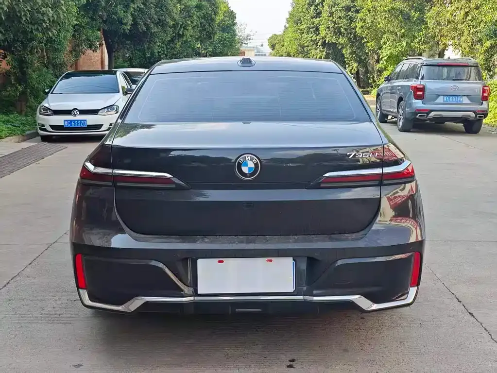 BMW 7 Series — фото 10
