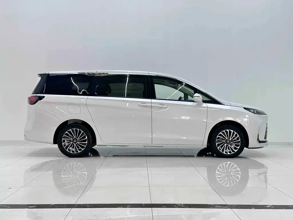 Buick GL8 Hybrid — фото 3