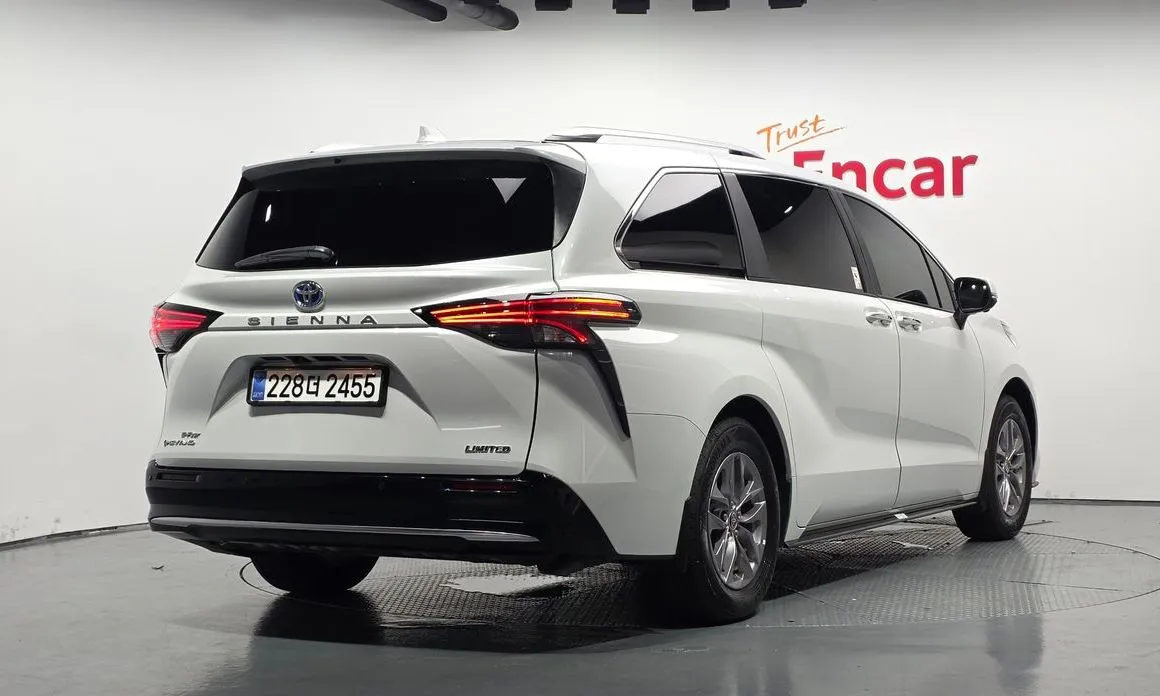 Toyota Sienna — фото 6