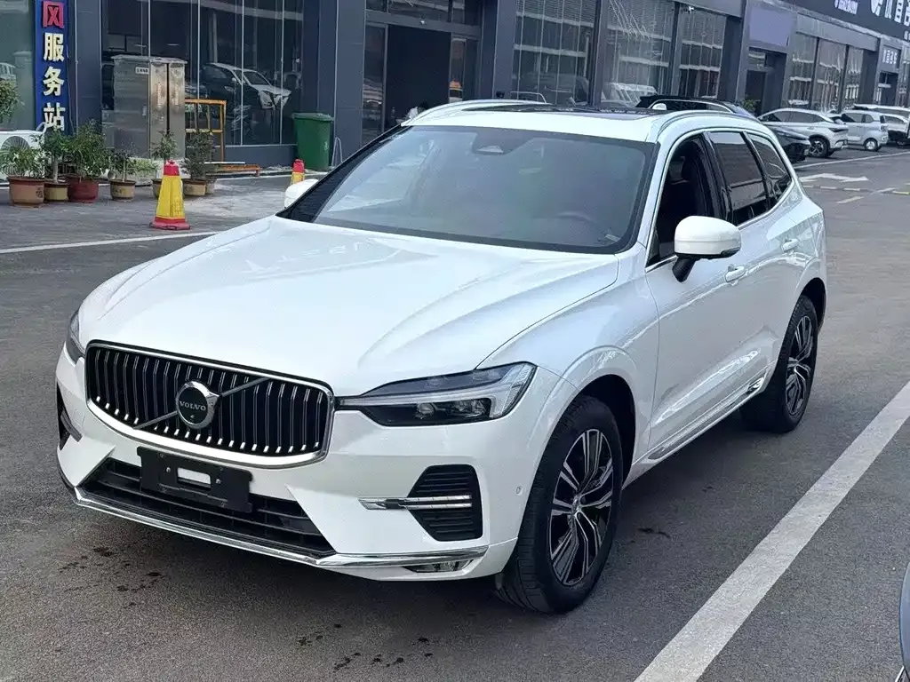 Volvo XC60 — фото 1
