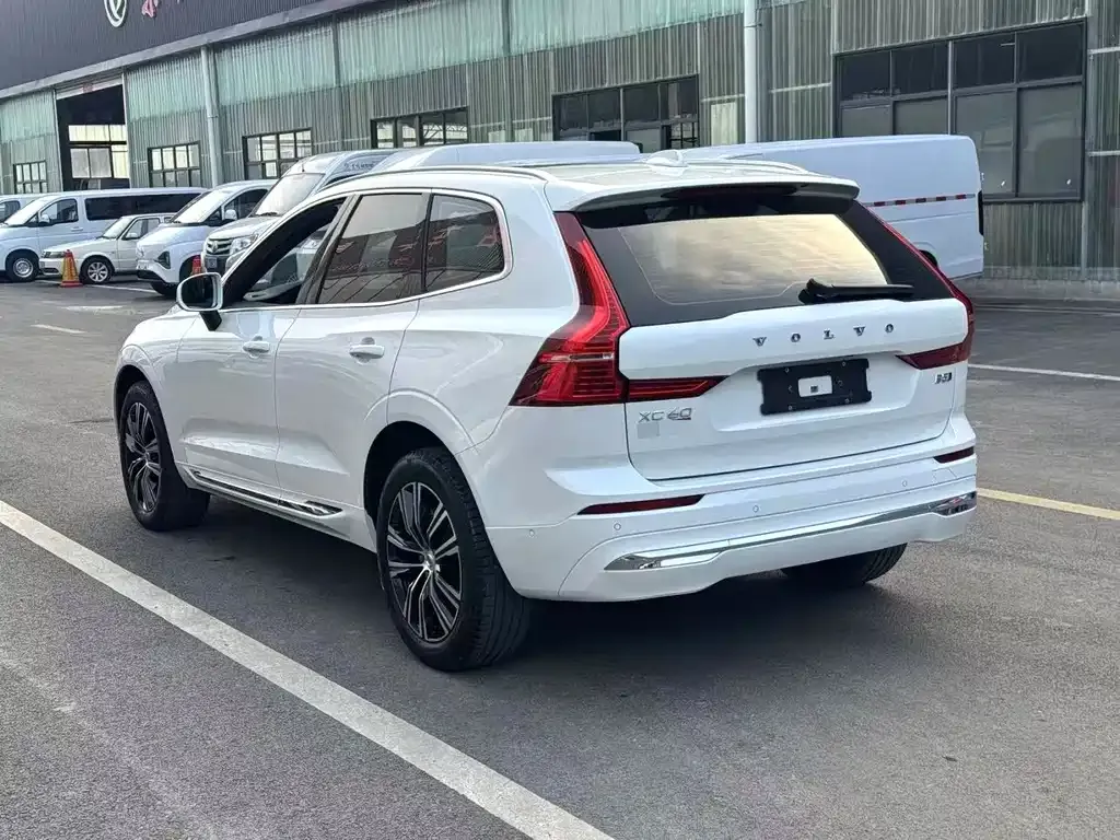 Volvo XC60 — фото 5