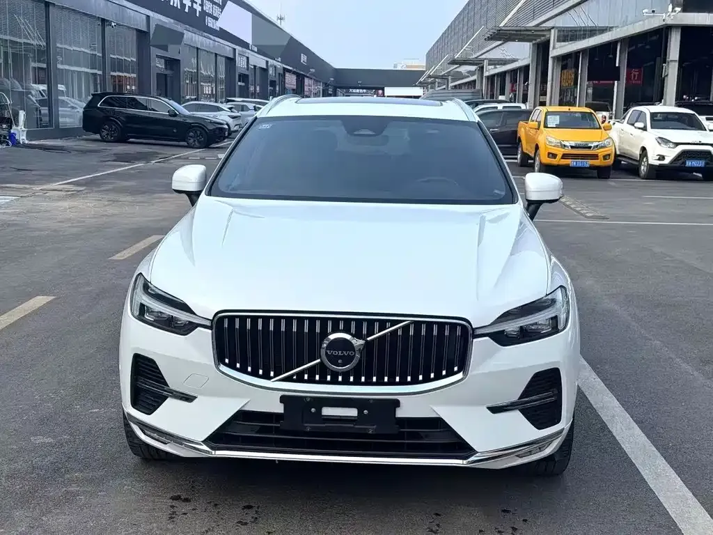 Volvo XC60 — фото 8