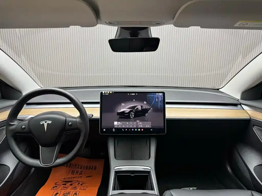 Tesla Model 3 — фото 8