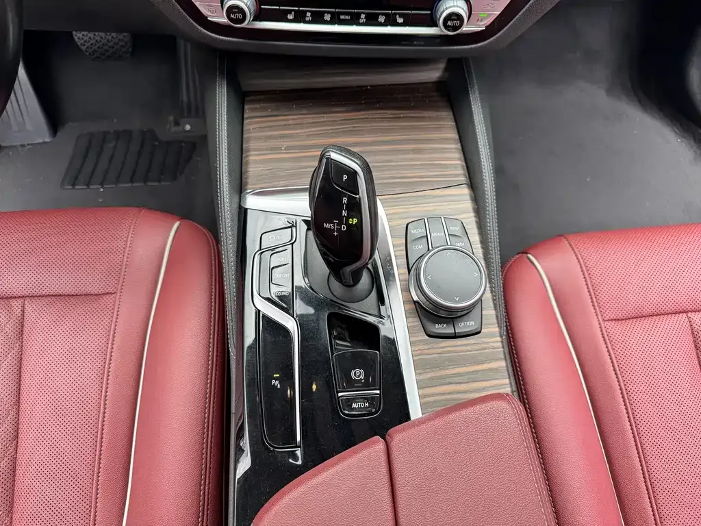 BMW 5 Series — фото 10