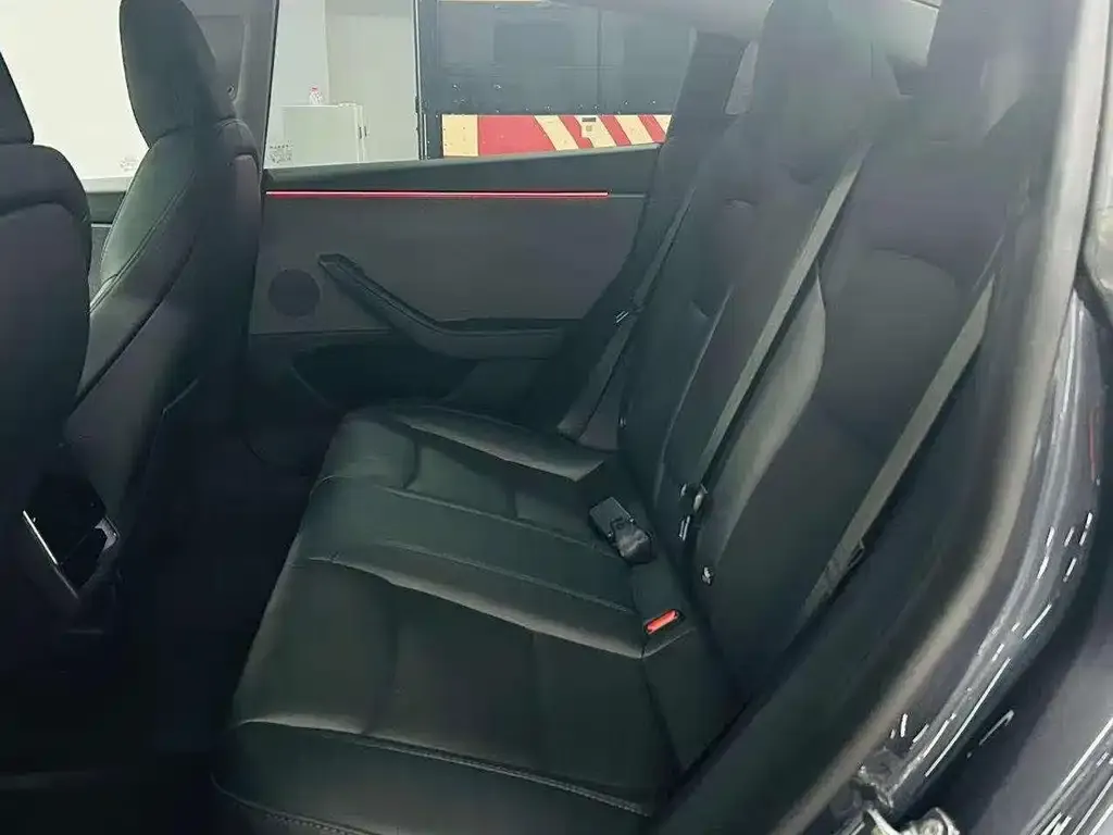 Tesla Model 3 — фото 2