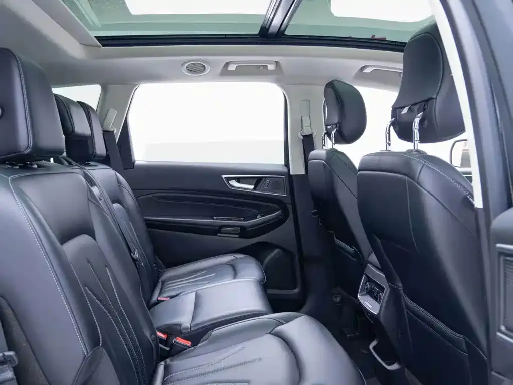 Ford Edge — фото 10