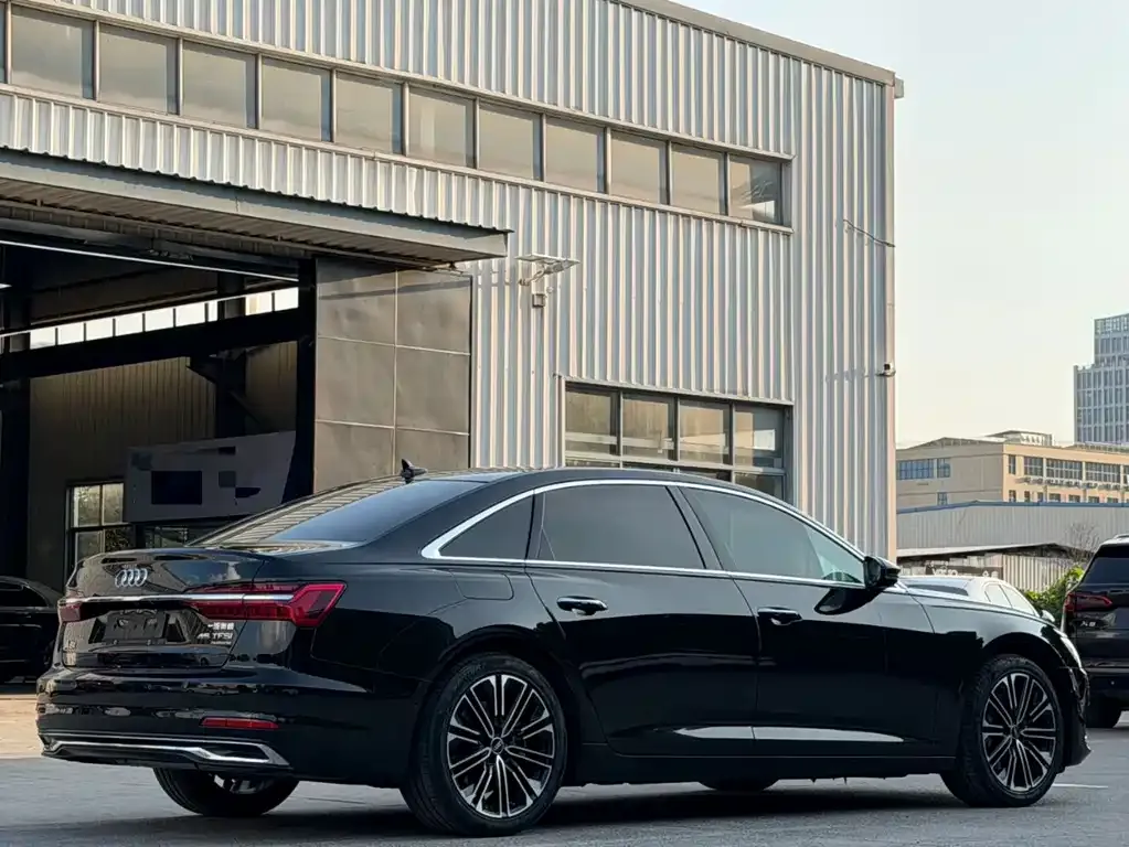 Audi A6L — фото 5