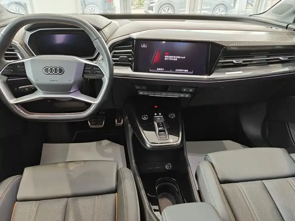 Audi Q4 e-tron — фото 8