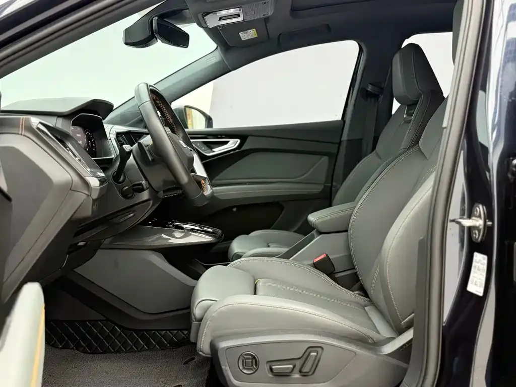 Audi Q4 e-tron — фото 10