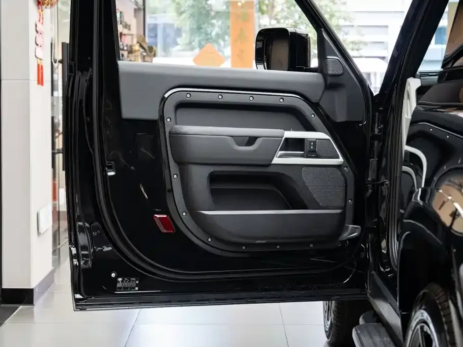 Land Rover Defender — фото 6