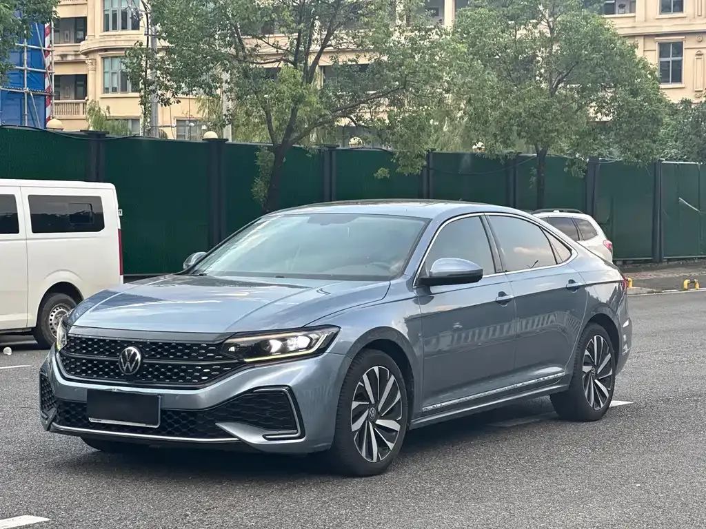 Volkswagen Passat — фото 1