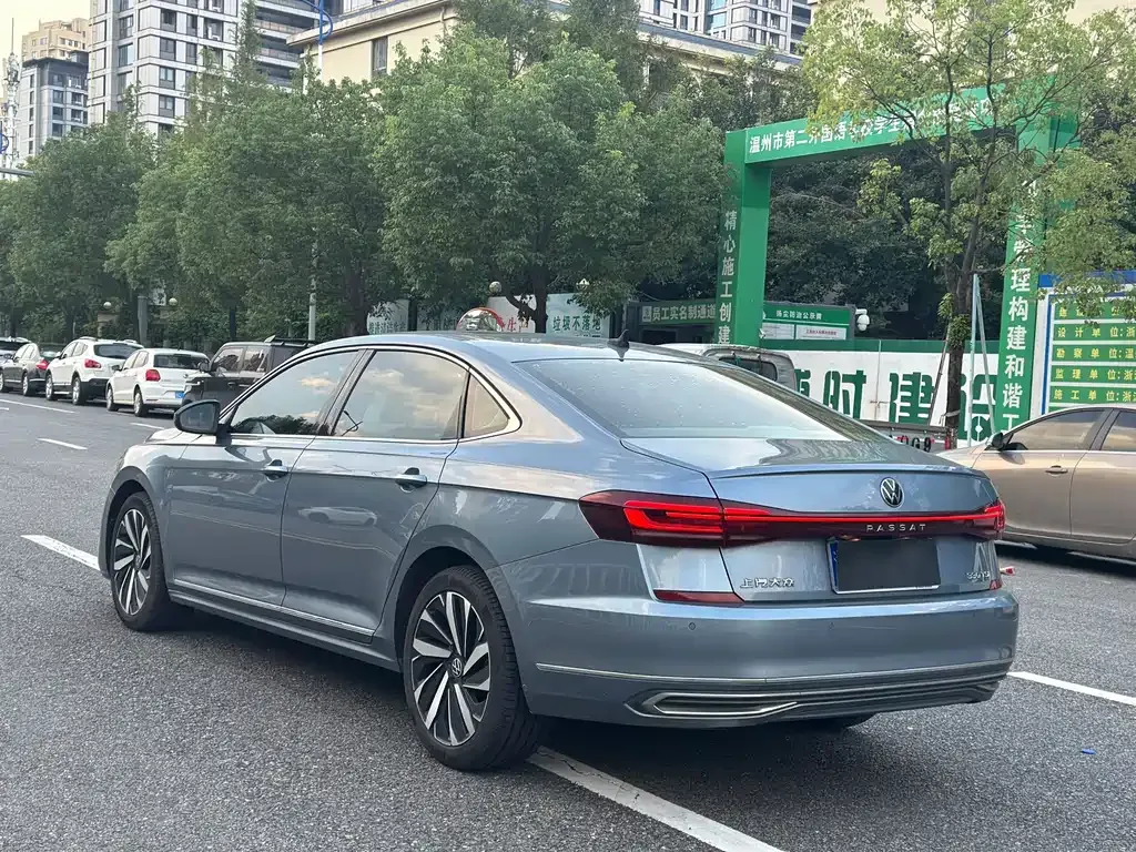 Volkswagen Passat — фото 7