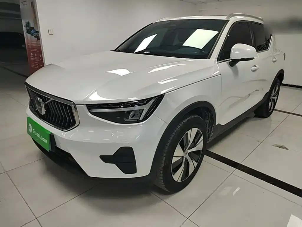 Volvo XC40 — фото 3