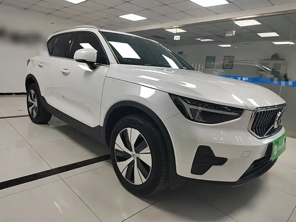 Volvo XC40 — фото 6