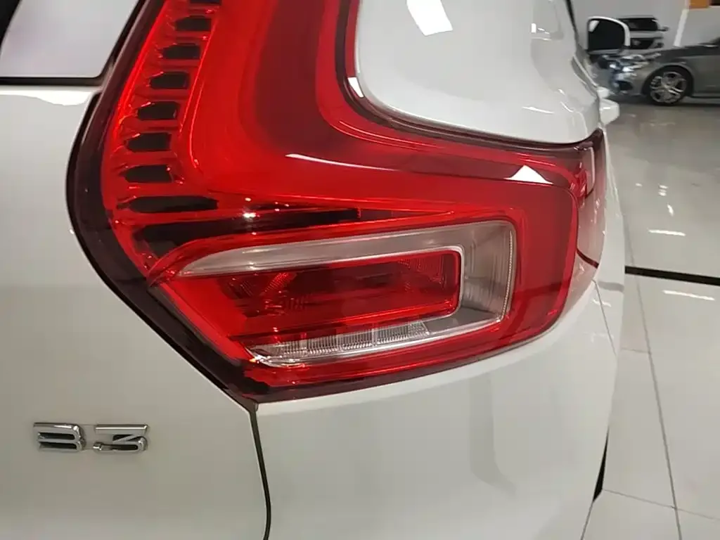 Volvo XC40 — фото 2