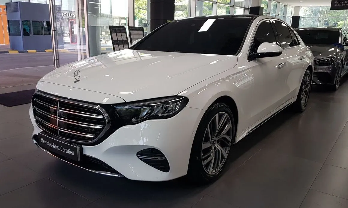 Mercedes-Benz E-Class — фото 1