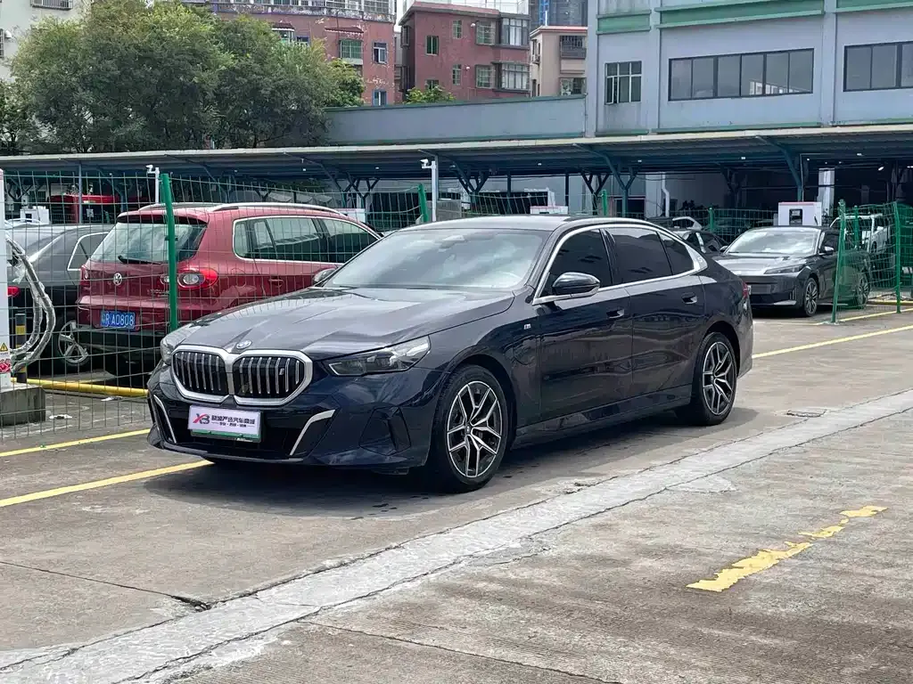 BMW i5 — фото 1