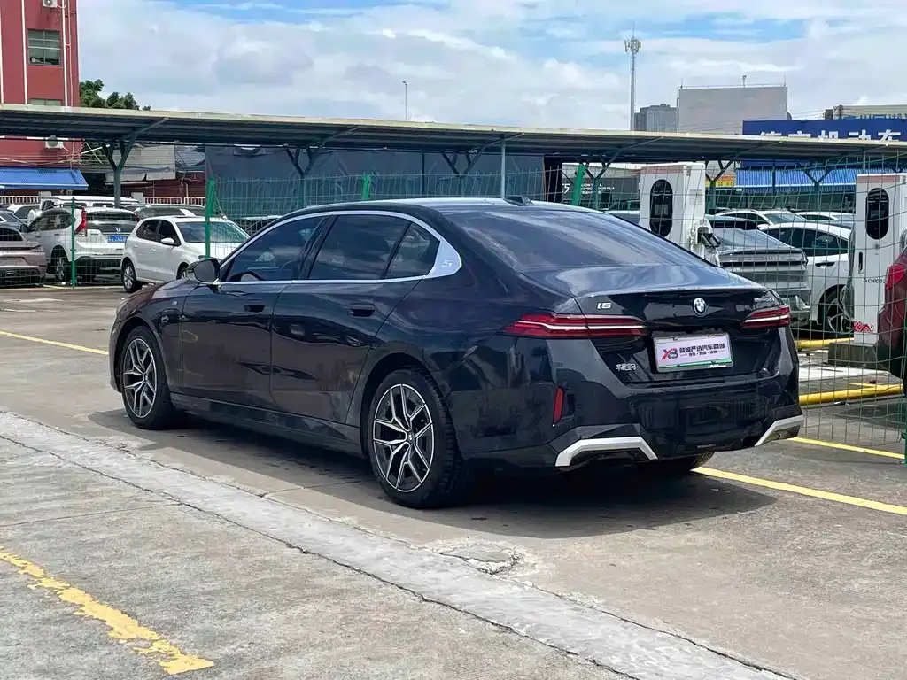 BMW i5 — фото 9