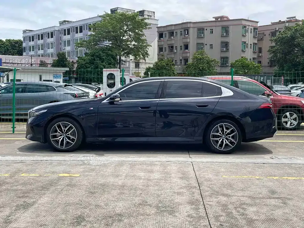 BMW i5 — фото 10