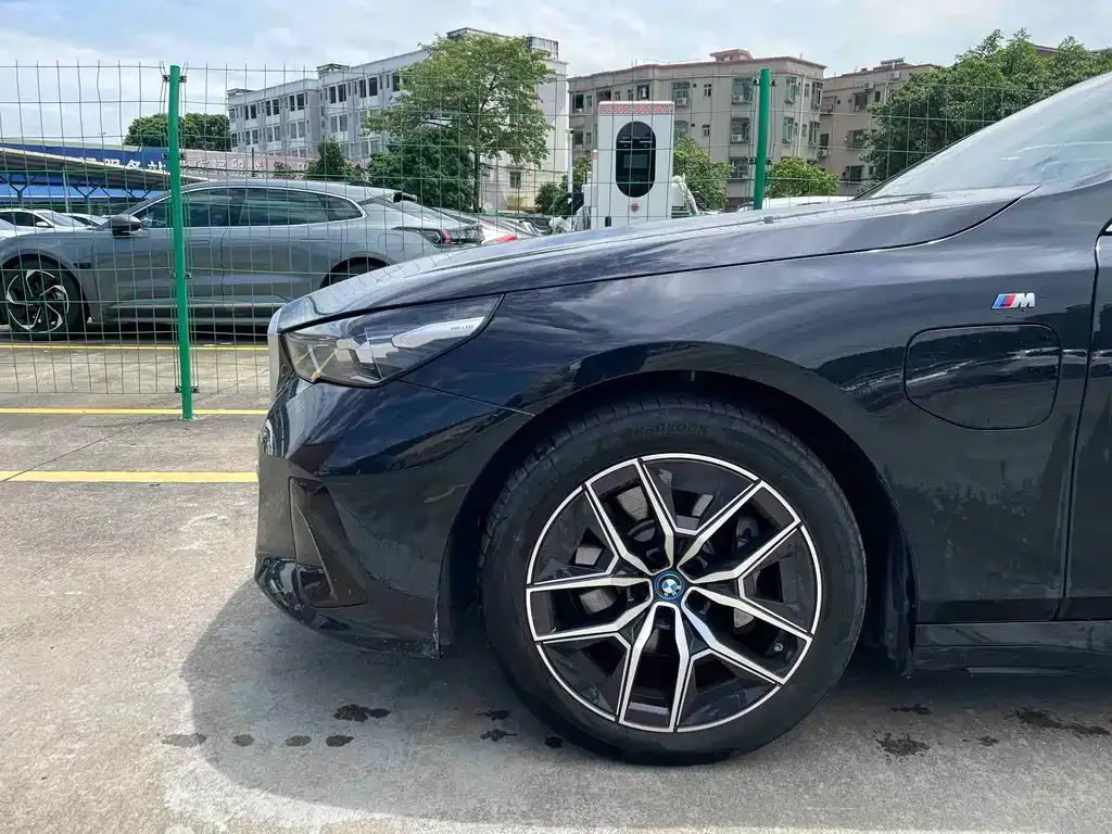 BMW i5 — фото 4