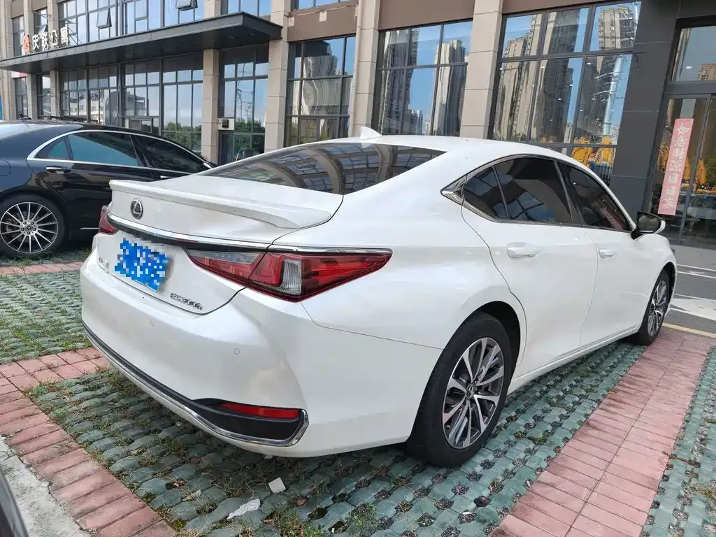 Lexus ES — фото 6