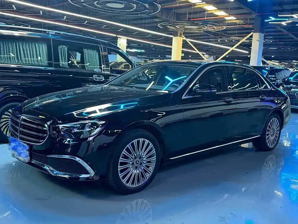 Mercedes-Benz E-Class — фото 1
