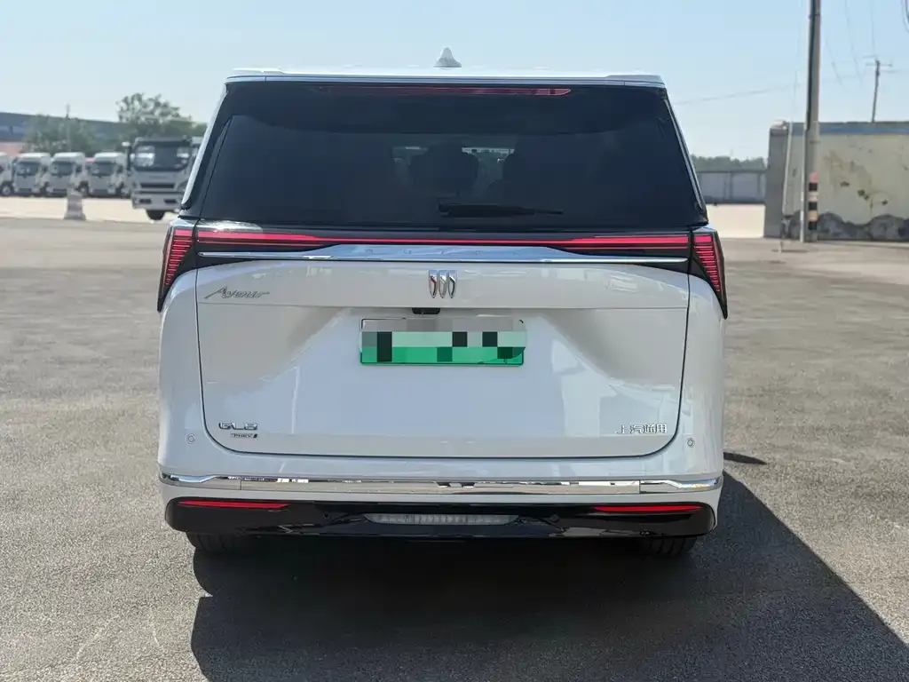 Buick GL8 Hybrid — фото 2