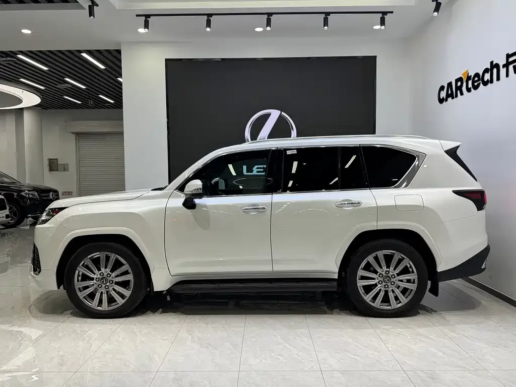 Lexus LX — фото 7