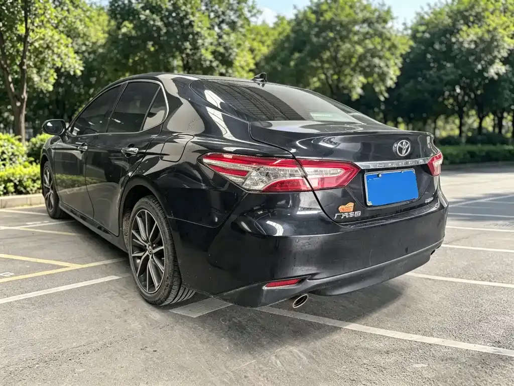 Toyota Camry — фото 5