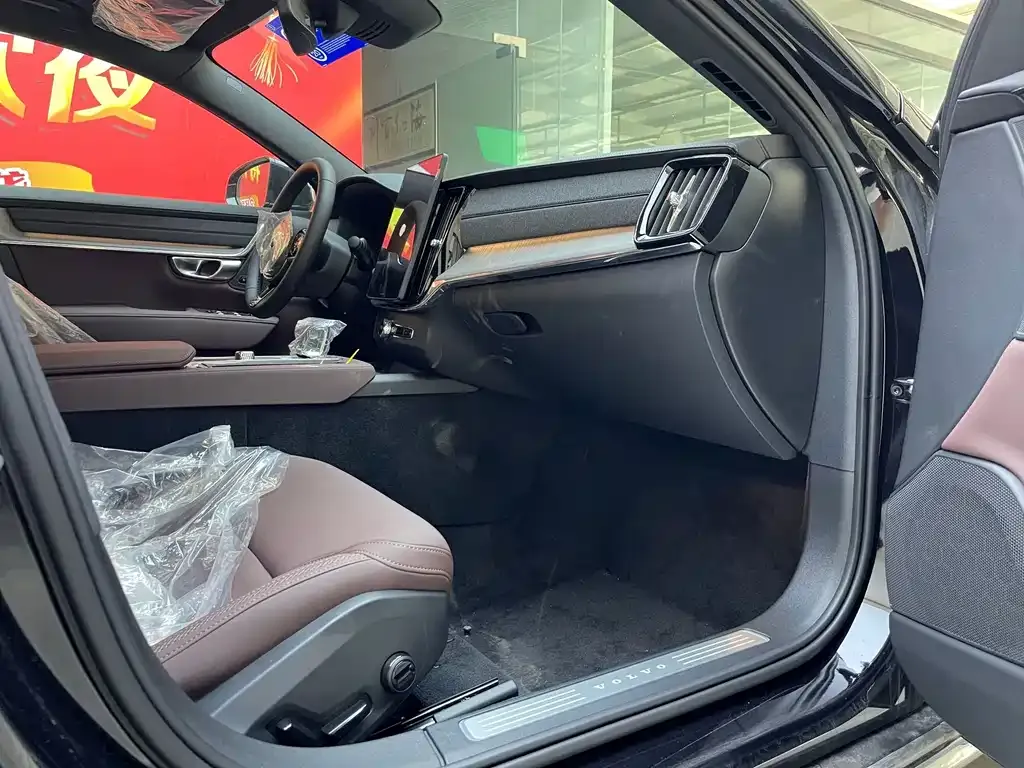 Volvo S90 — фото 3