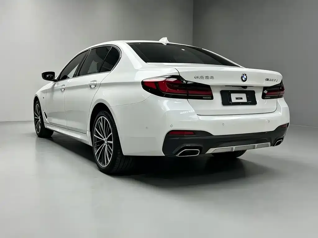 BMW 5 Series — фото 6