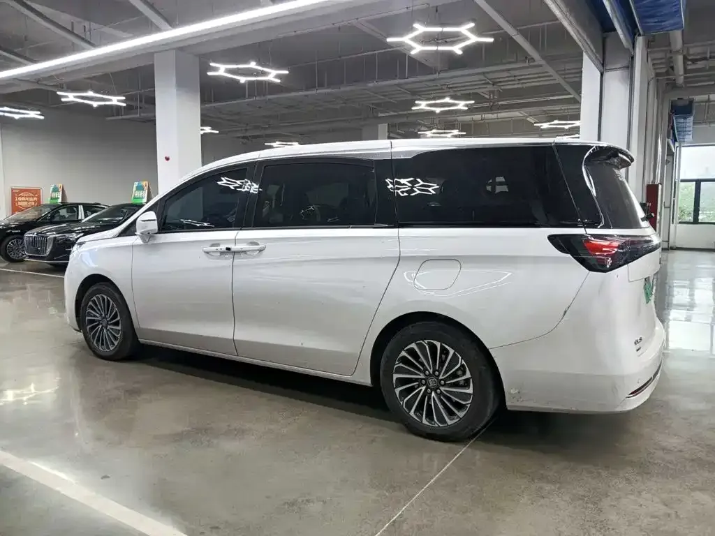 Buick GL8 Hybrid — фото 10