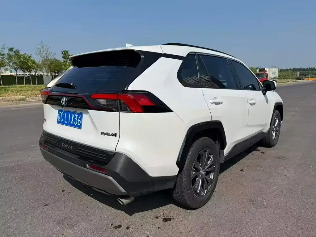 Toyota RAV4 — фото 4