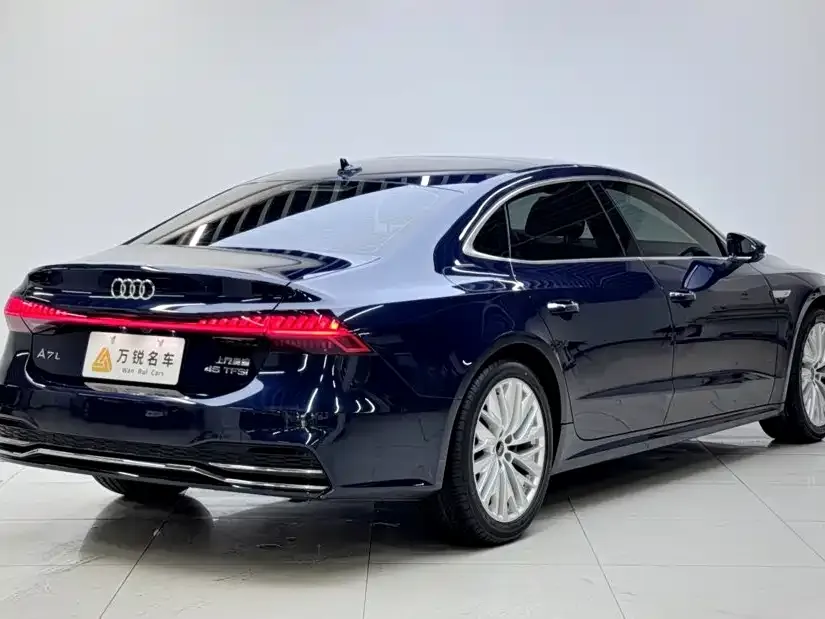 Audi A7L — фото 6