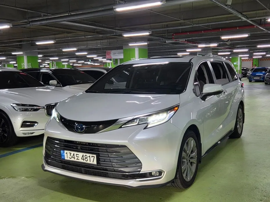 Toyota Sienna — фото 10
